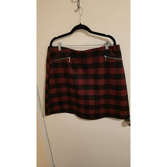 Maurices Mini Skirt Red Black Plaid Pull On Zipper Accents Faux Pockets Size XXL - Picture 1 of 7